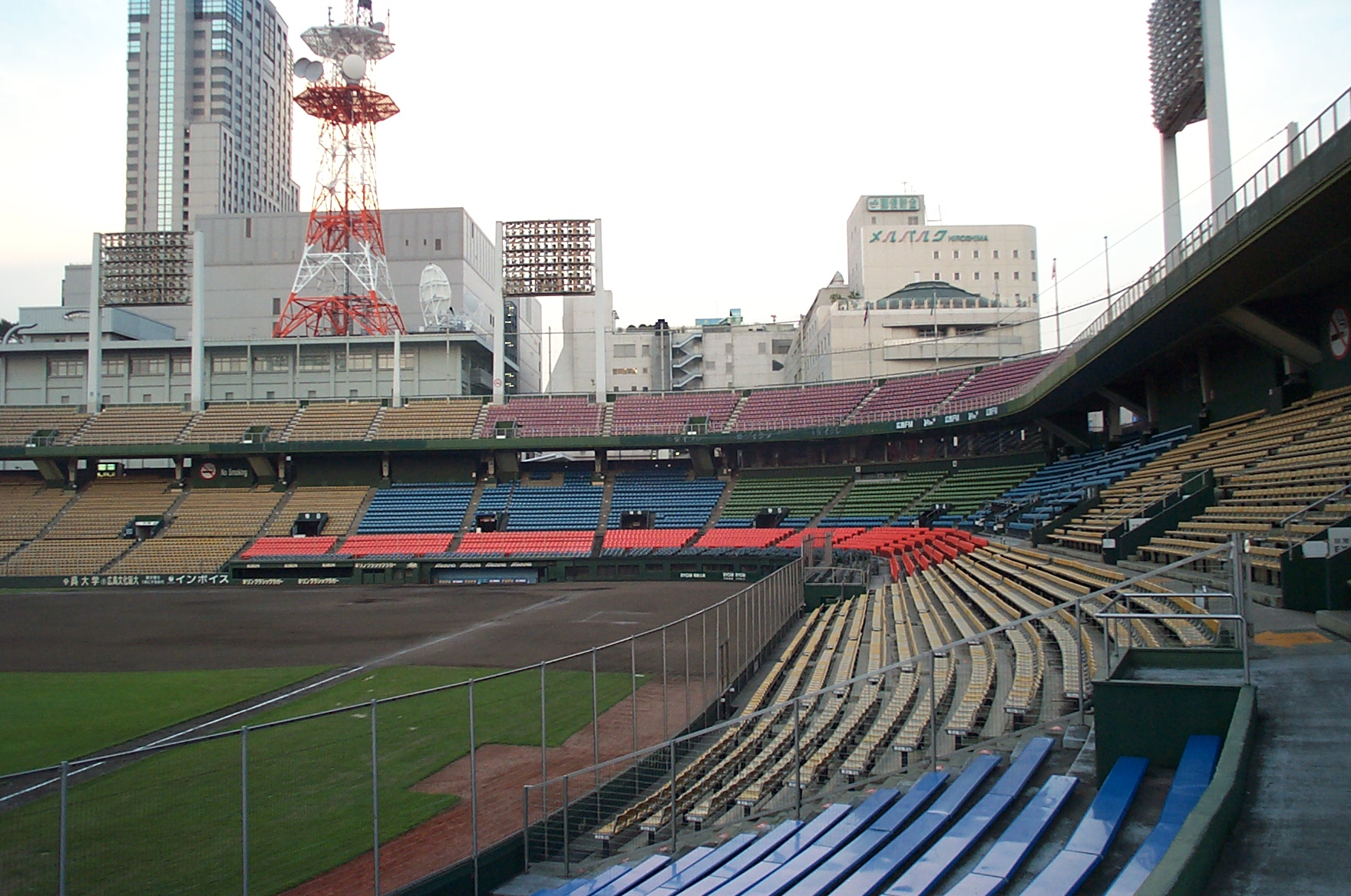 旧広島市民球場［廃場］-Ballparker すた次郎