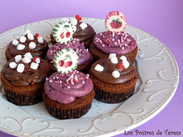  Cupcakes de Chocolate y Mermelada de Moras 