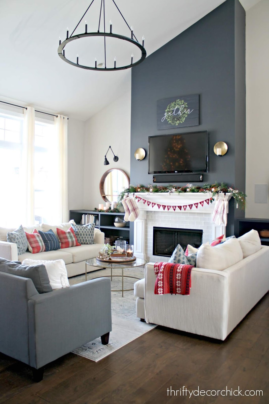 Symmetrical layout with two sofas