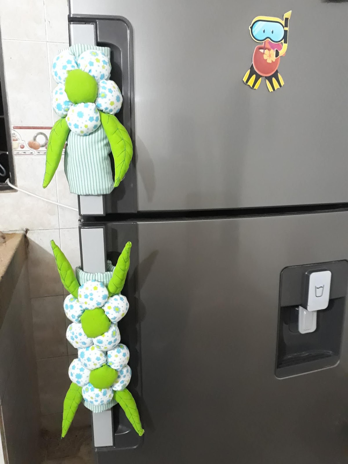 la nevera en flores de tela