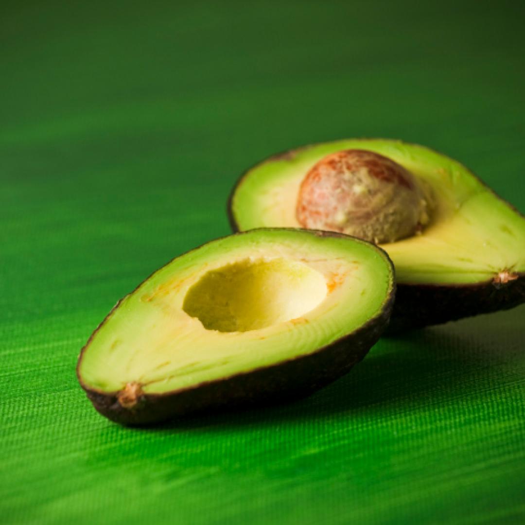 Arriba 100+ Foto Como Es La Hoja De Aguacate Mirada Tensa