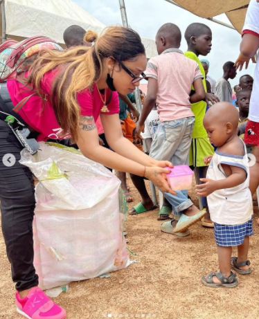There is a blessing that comes with humbling yourself to do Gods work– Tonto Dikeh says as she leads by example (Photos)