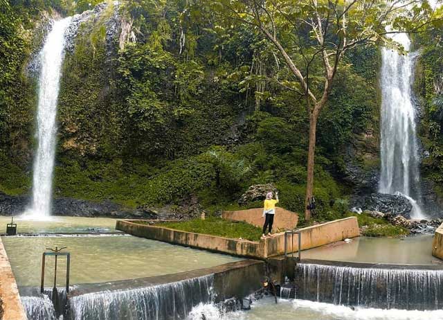 12 Wisata Air Terjun di Lampung yang Viewnya Keren Banget - Tempat