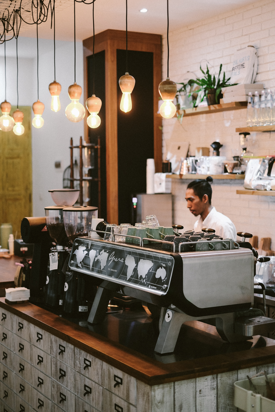 PIGEONHOLE COFFEE BINTARO, JAKARTA eatandtreats