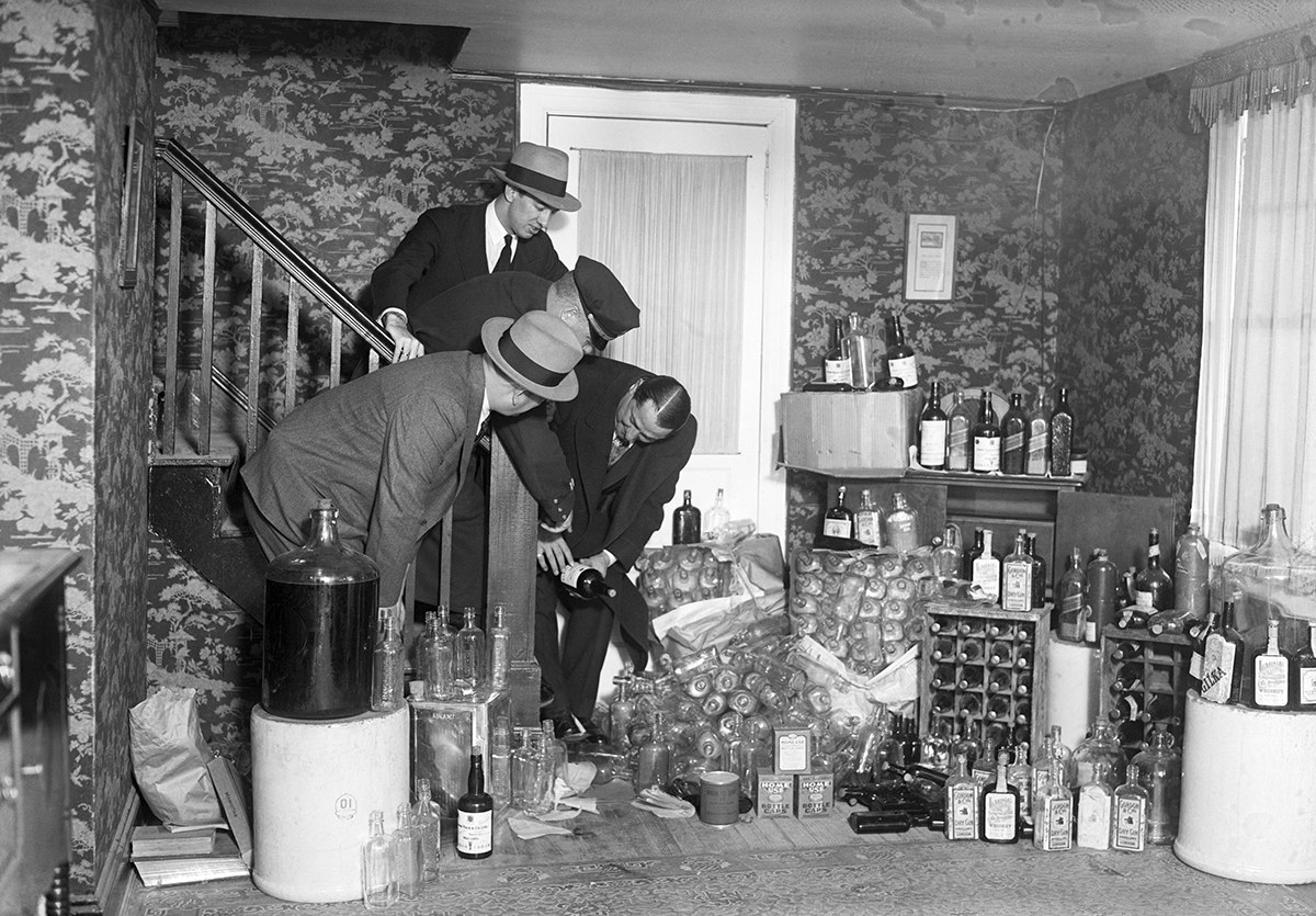 22 Vintage Photos Show What America Looked Like When Alcohol Was