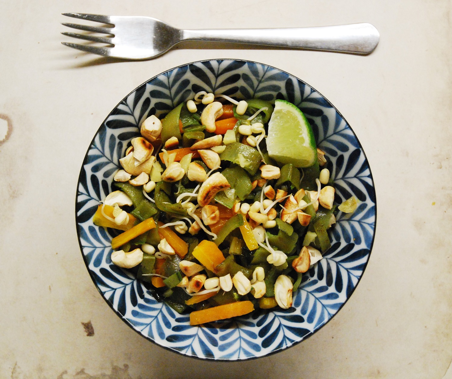 Cosses de fèves sautées à la sauce thaïe