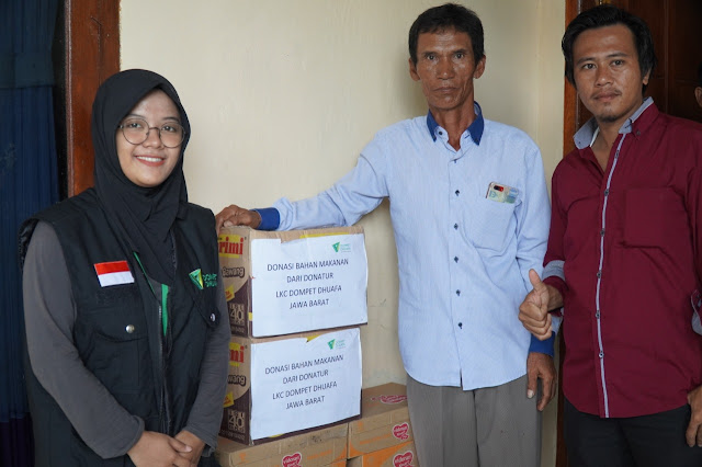 LKC Dompet Dhuafa Datangi Warga Korban Banjir di Sembilangan Babelan Tarumajaya LKC Dompet Dhuafa Datangi Warga Korban Banjir di Sembilangan Babelan Tarumajaya