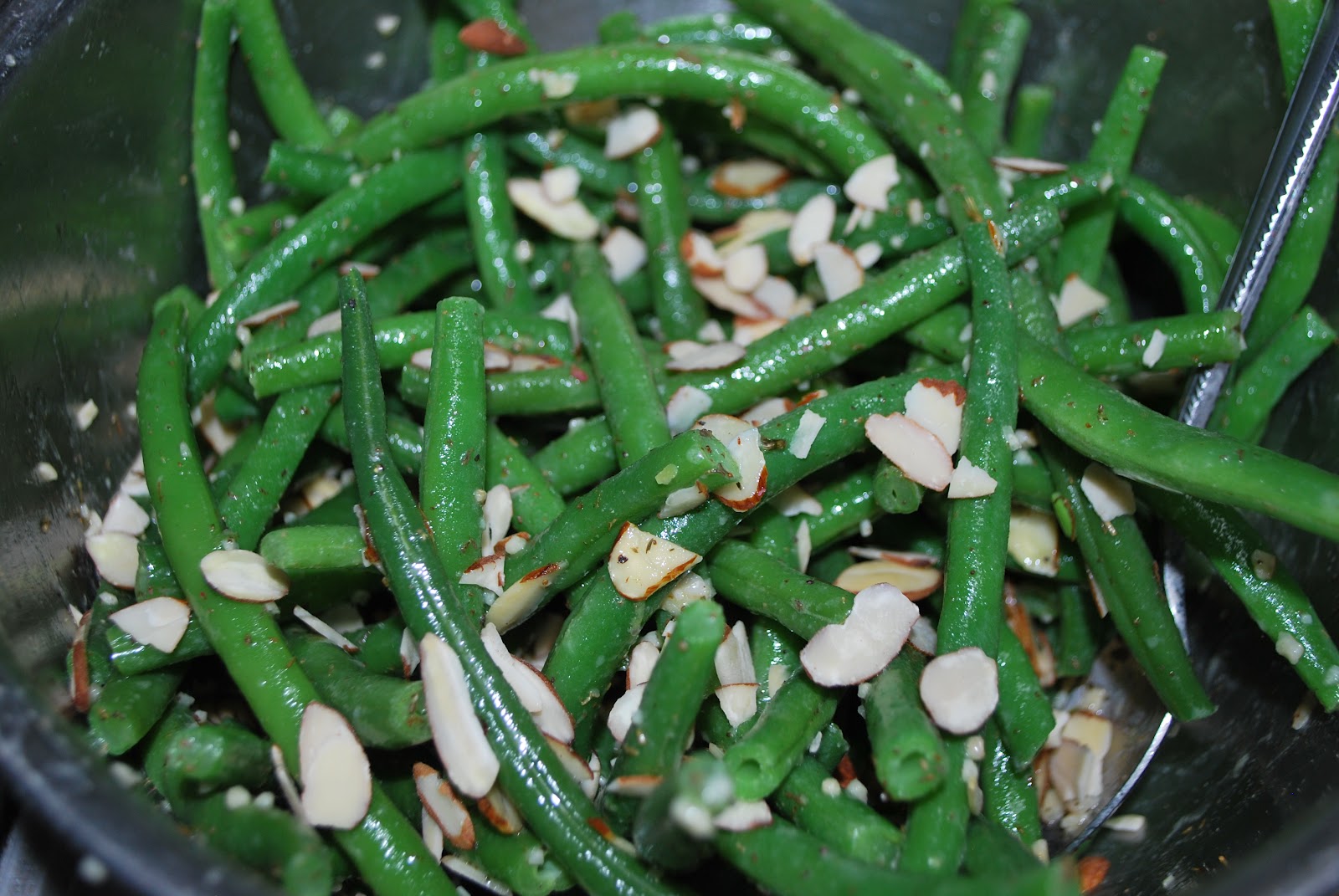 Accidentally Paleo Green Beans with Garlic Dressing