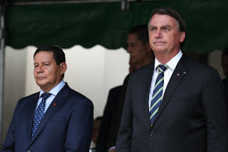 Mourão e Bolsonaro cada vez mais distantes Mourão e Bolsonaro cada vez mais distantes