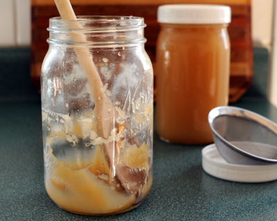 No-Big-Deal Homemade Chicken Stock ♥ KitchenParade.com, how to turn making chicken stock from a production into No Big Deal.