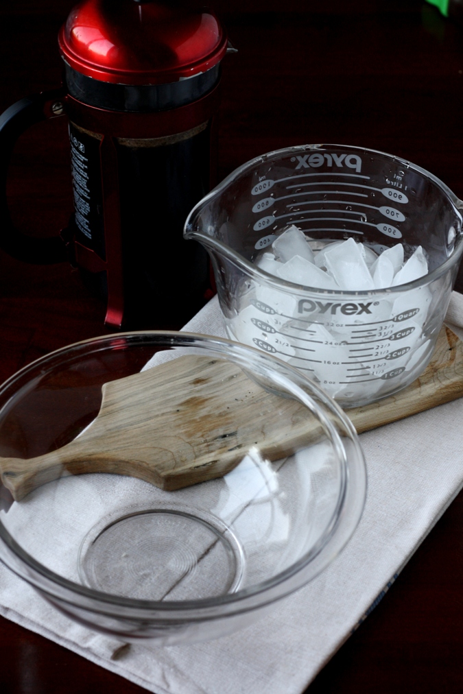 This cup turns hot coffee into iced coffee fast — but without the ice