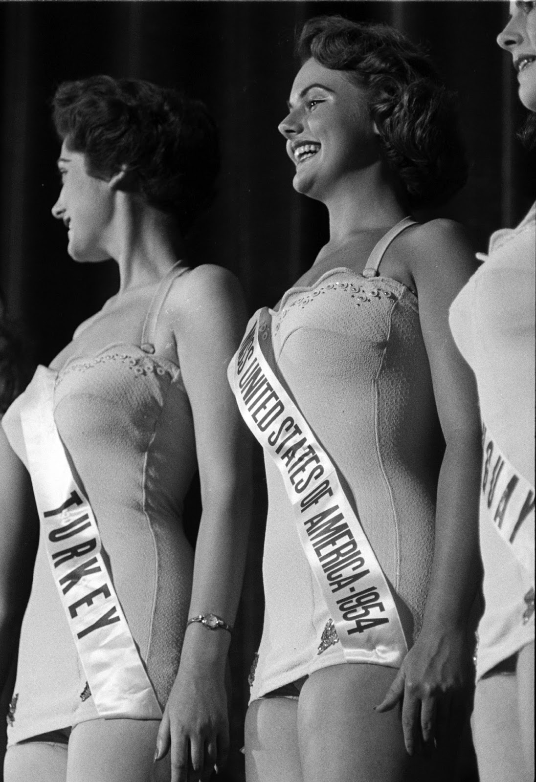 See Photos From The Early Days Of The Miss Universe Pageants In The 1950s Vintage News Daily