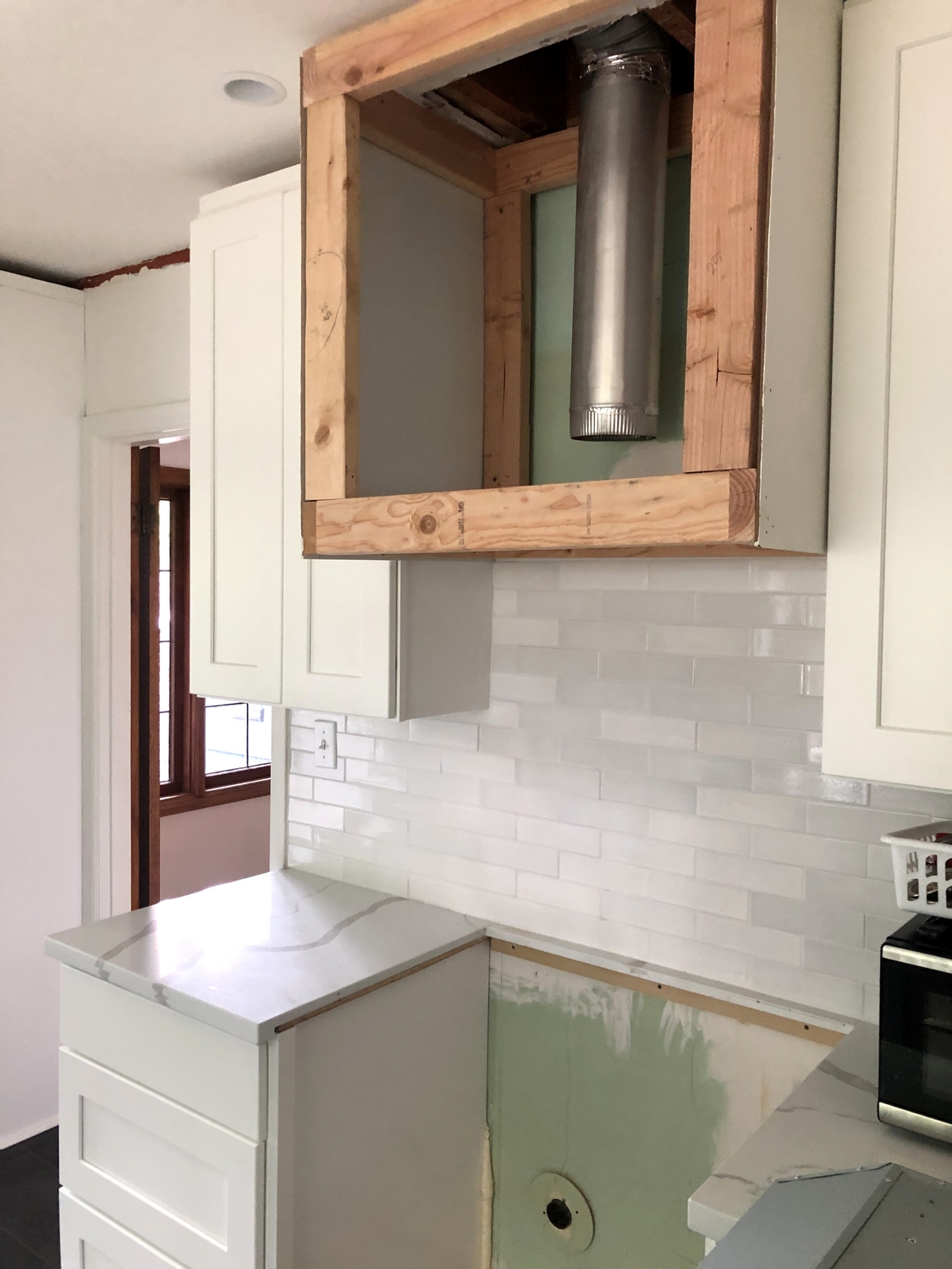 DIY custom straightsided vent hood with Zephyr insert / Create / Enjoy