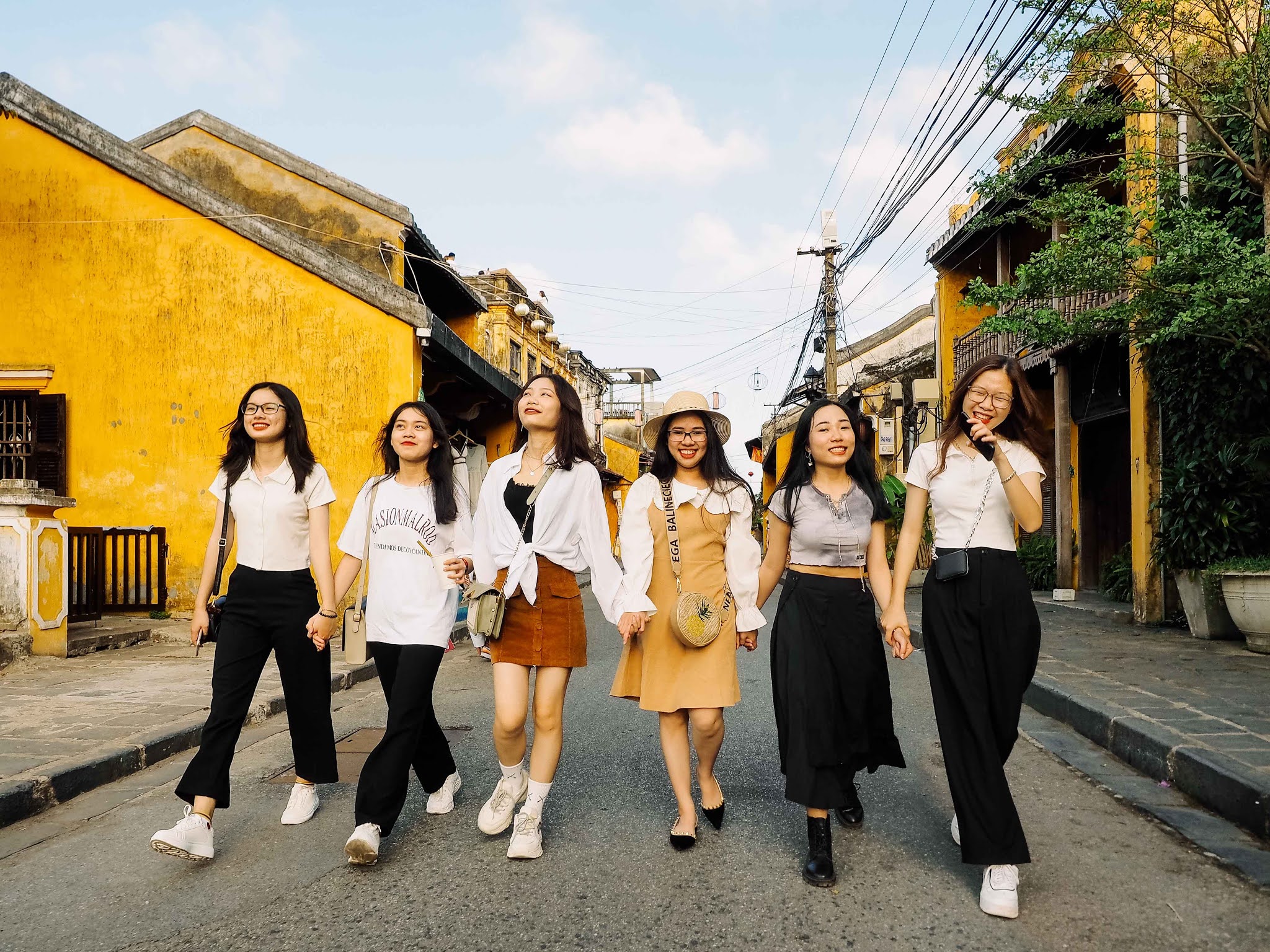 Báo Giá Chụp Ảnh Ngoại Cảnh Nhóm Bạn Hội An - Photographer: Khôi Trần Báo Giá Chụp Ảnh Ngoại Cảnh Nhóm Bạn Hội An - Photographer: Khôi Trần