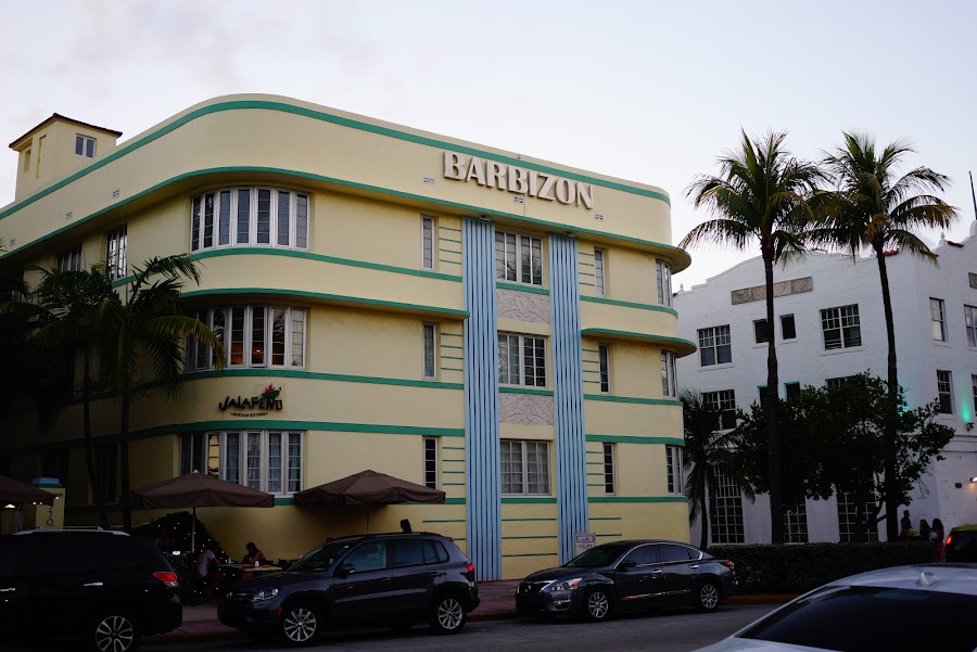 Art deco walk around Miami