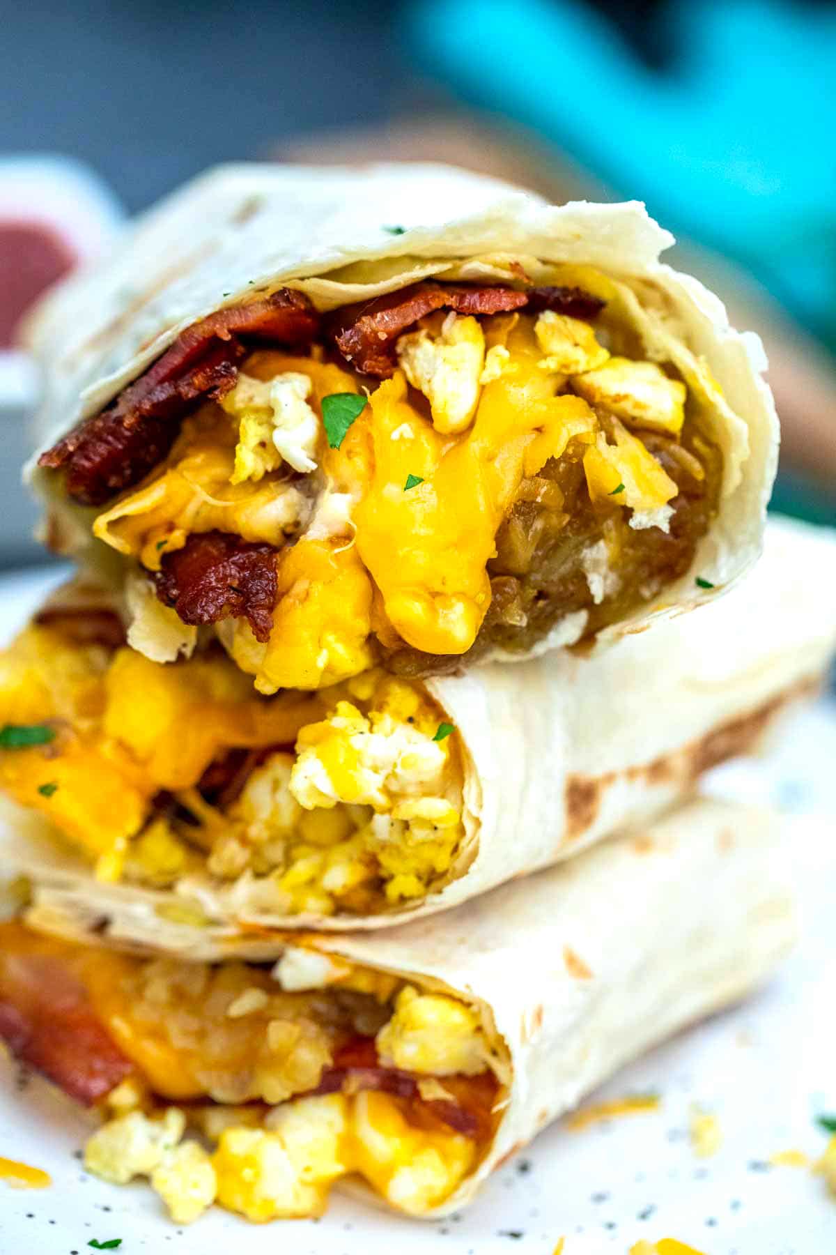 Receta para un Desayuno de Burrito con Tocino, Huevo y Queso Mil