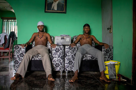 This is a photographic work named Ibeji (brothers) by photographer Stephen Tayo