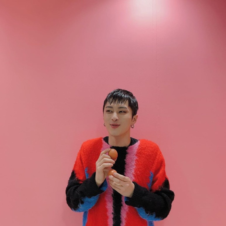 쎈컨셉인데 3년동안 혼자서 스펀지밥 찍고 있다는 남돌 | 인스티즈