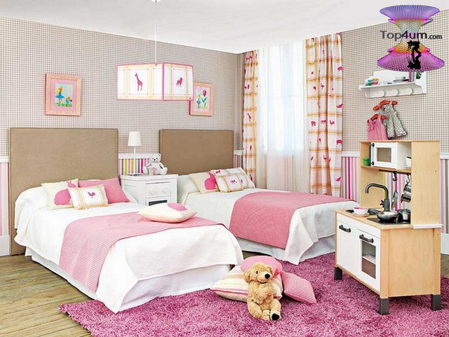 Детская для двух девочек. Комната для девочки хеллоу китти. Интерьер спальни с двумя кроватями. Две красивых комнаты. Две красивых комнаты.