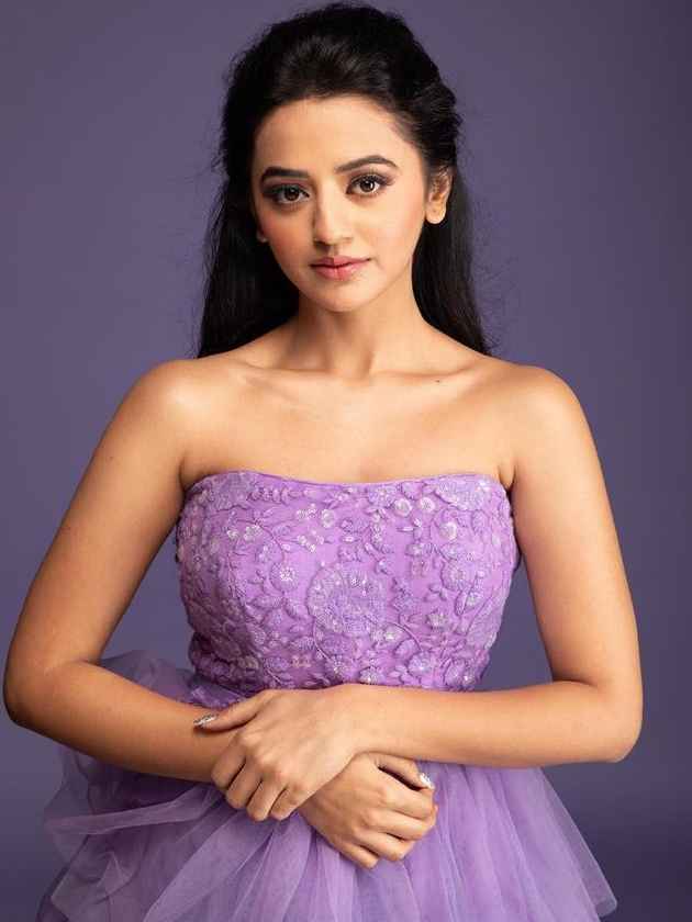Helly Shah Wiki, Biography.