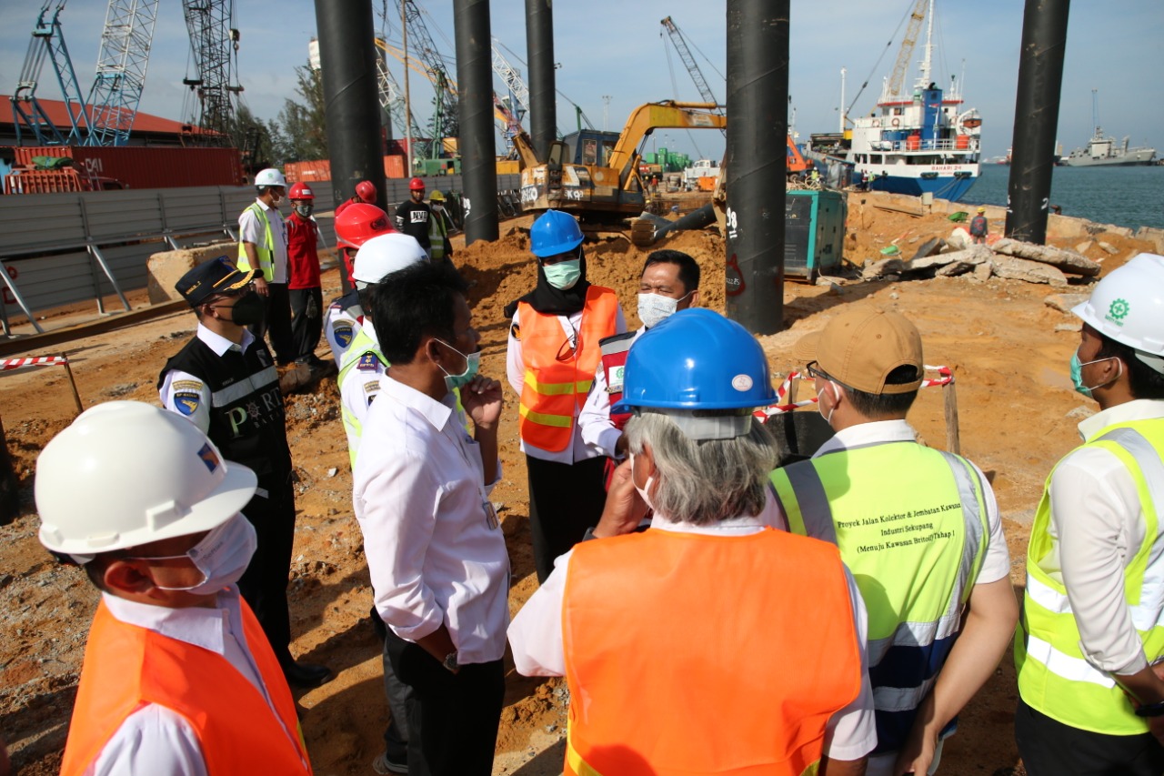 Kepala BP Batam Tinjau Pelaksanaan Pembangunan Infrastruktur di Tiga Ruas Jalan Kota Batam Kepala BP Batam Tinjau Pelaksanaan Pembangunan Infrastruktur di Tiga Ruas Jalan Kota Batam