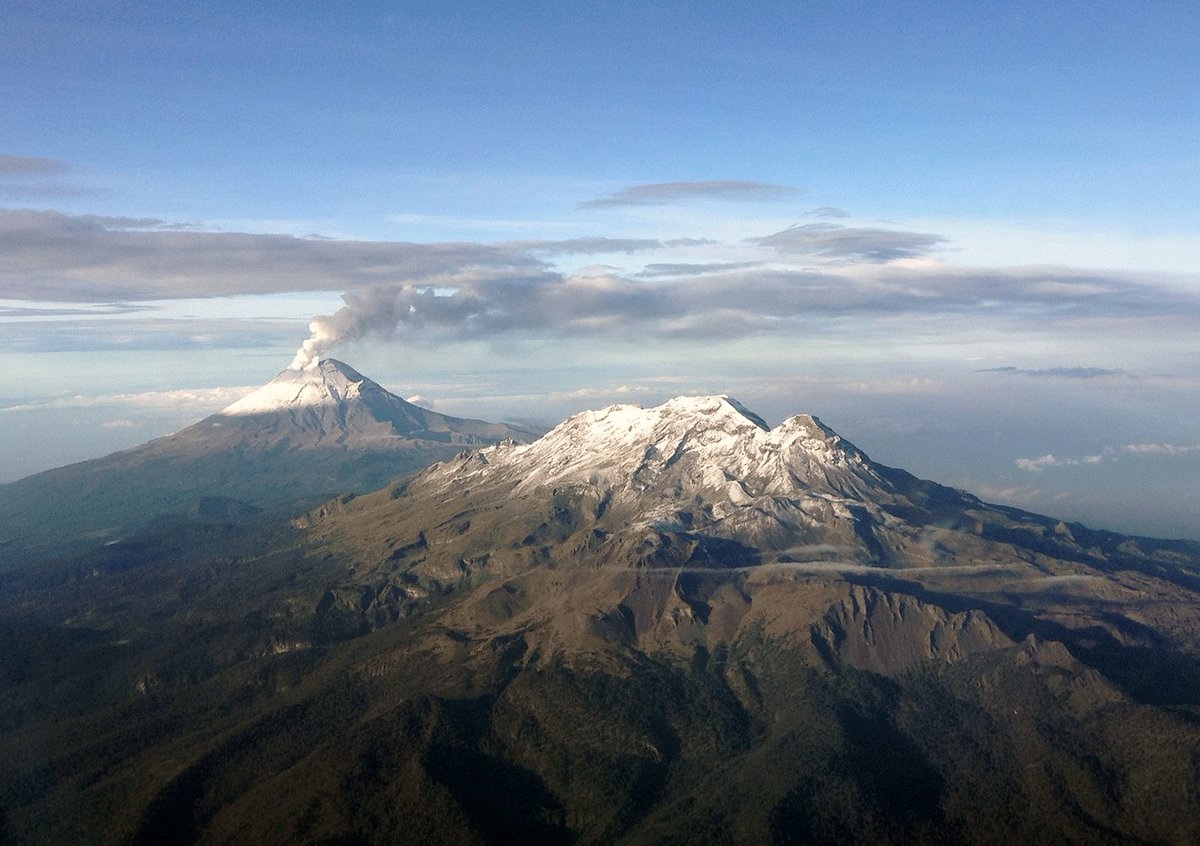 Conociendo México Popocatépetl e Iztaccíhuatl La historia de amor detrás de los volcanes Conociendo México Popocatépetl e Iztaccíhuatl La historia de amor detrás de los volcanes