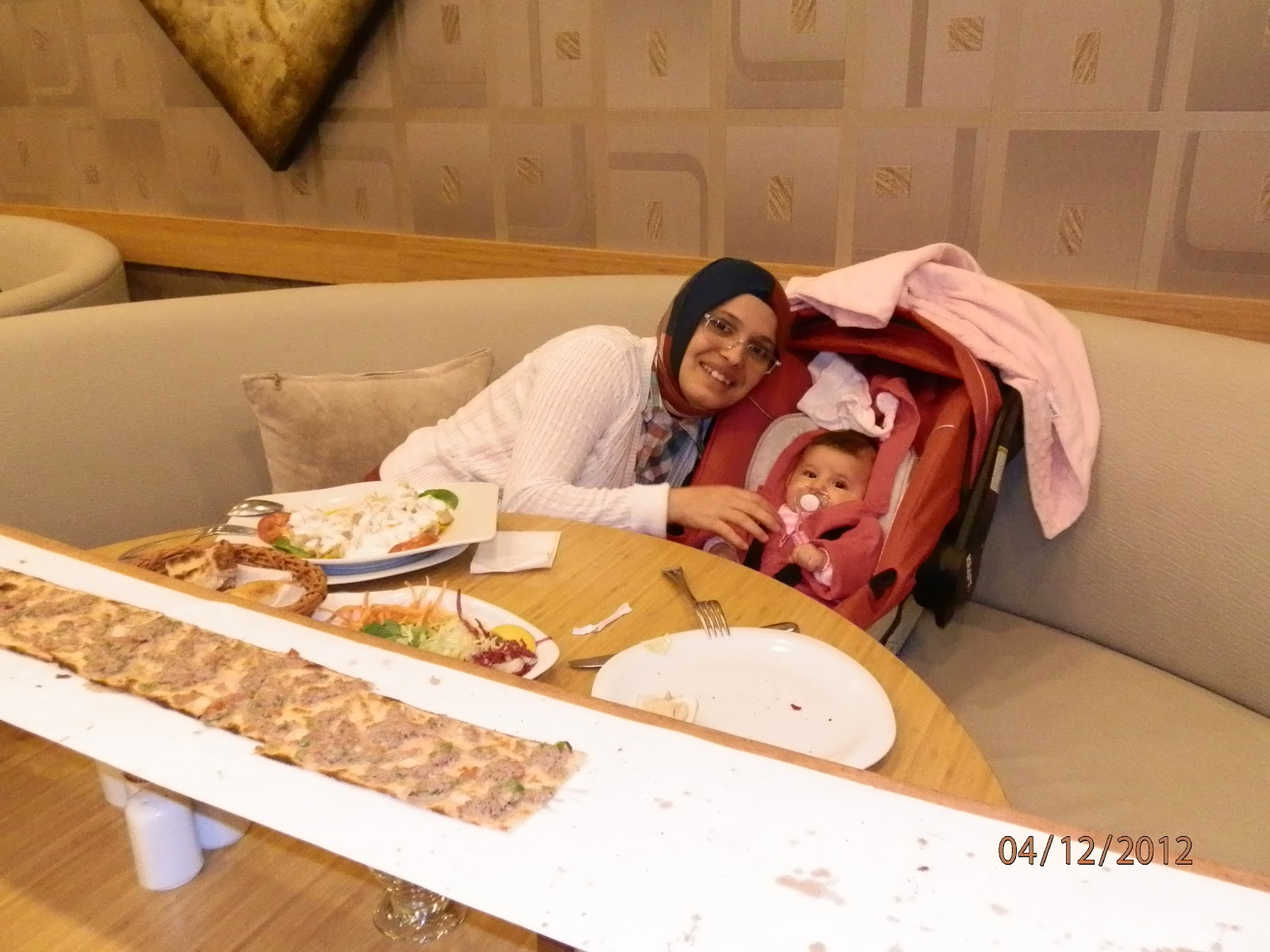 Annesinin Birtanesi, Babasının çok Miniği.