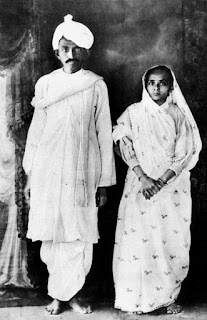 Gandhi était très amoureux de sa femme Kastürbā