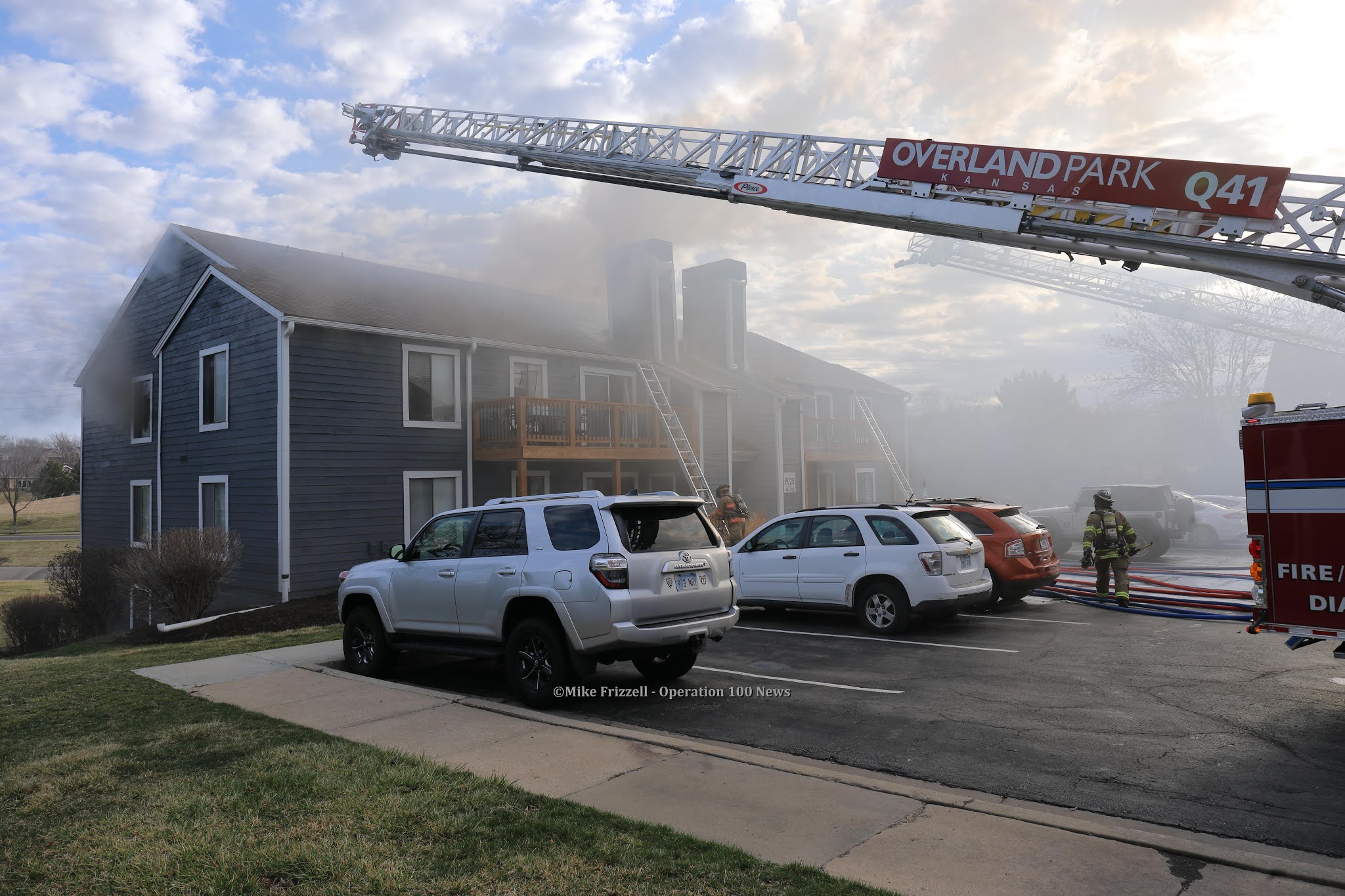 Operation100news PHOTOS Police rescue one, evacuate others from Thursday morning apartment fire
