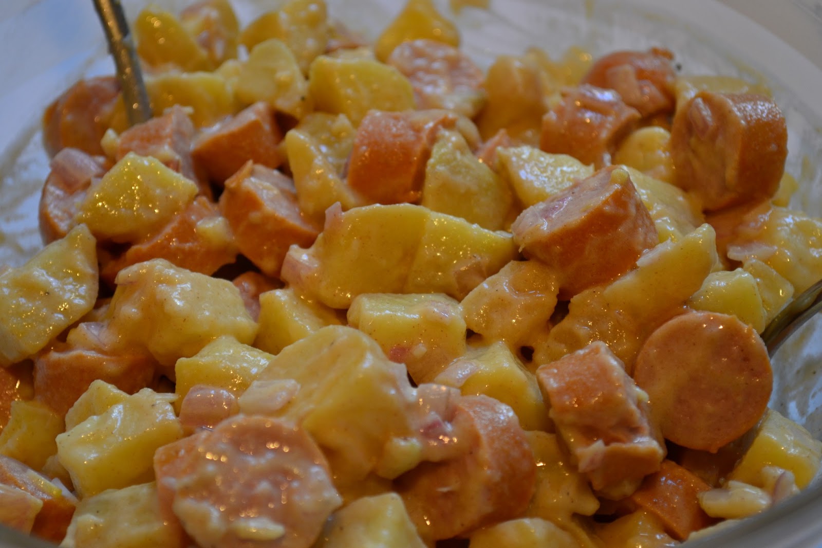 Salade de pommes de terre et saucisses de Francfort