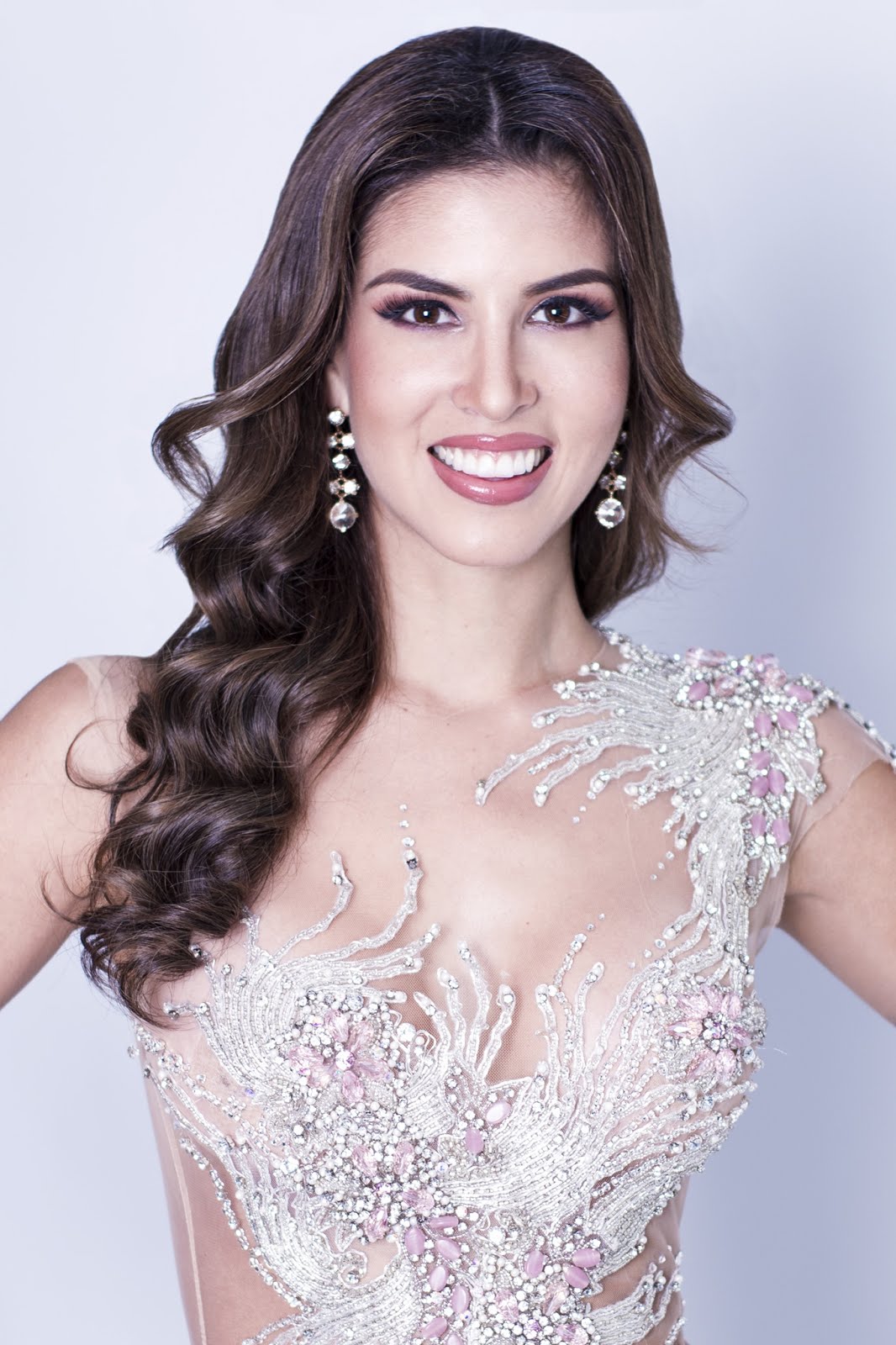 Miss peru world, melissa paredes (left), and miss peru universe