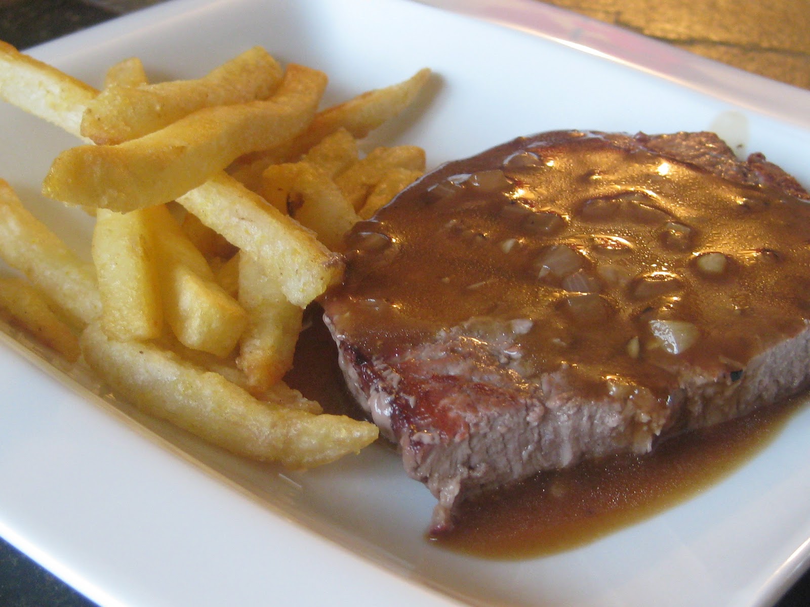 Biftecks, sauce au vin rouge Bedon Gourmand