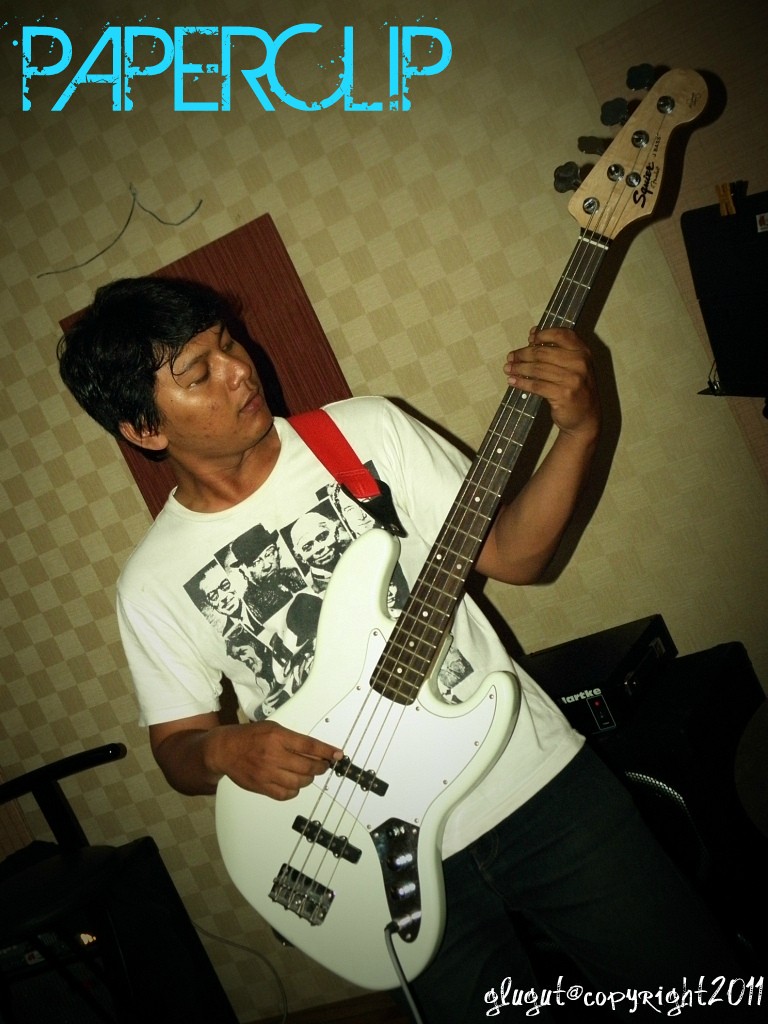 gluguthari PHOTO SESSION WITH PAPERCLIP BAND