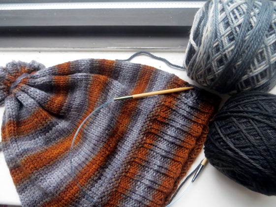 Train knitting