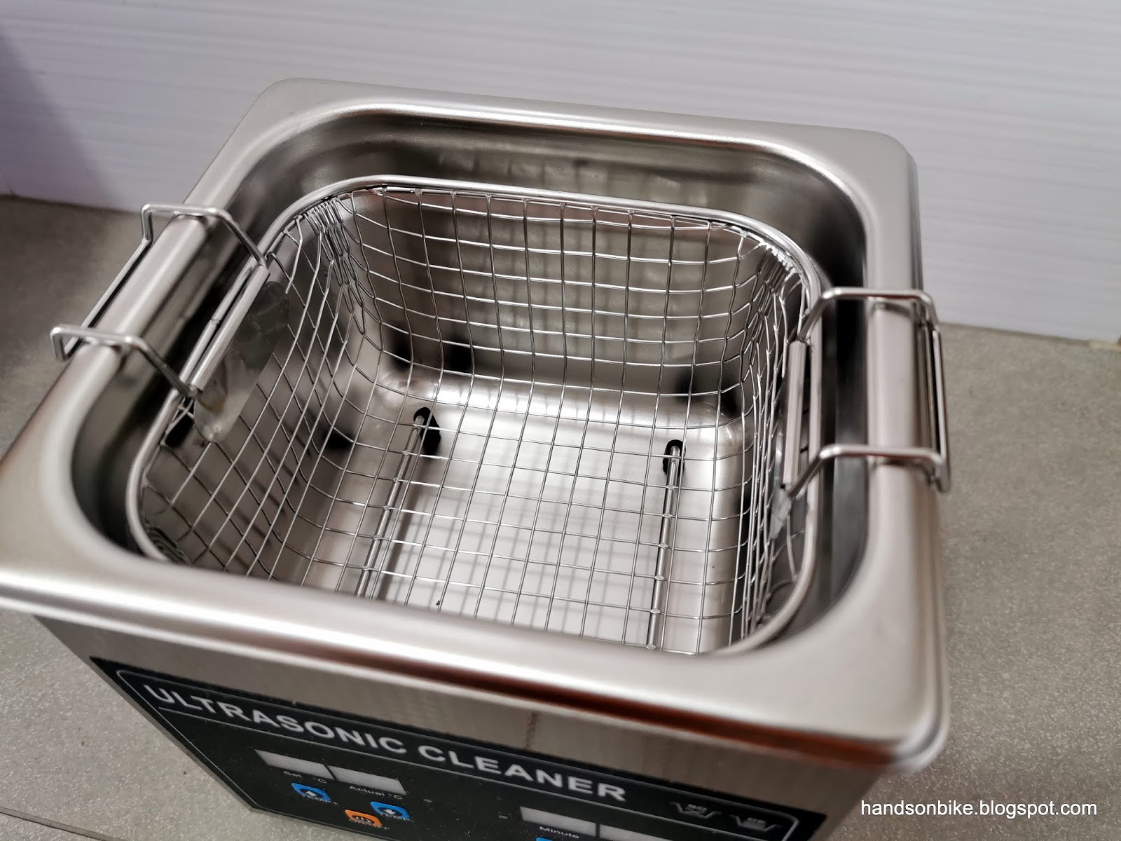 Hands On Bike Ultrasonic Cleaning for Chain and Cassette