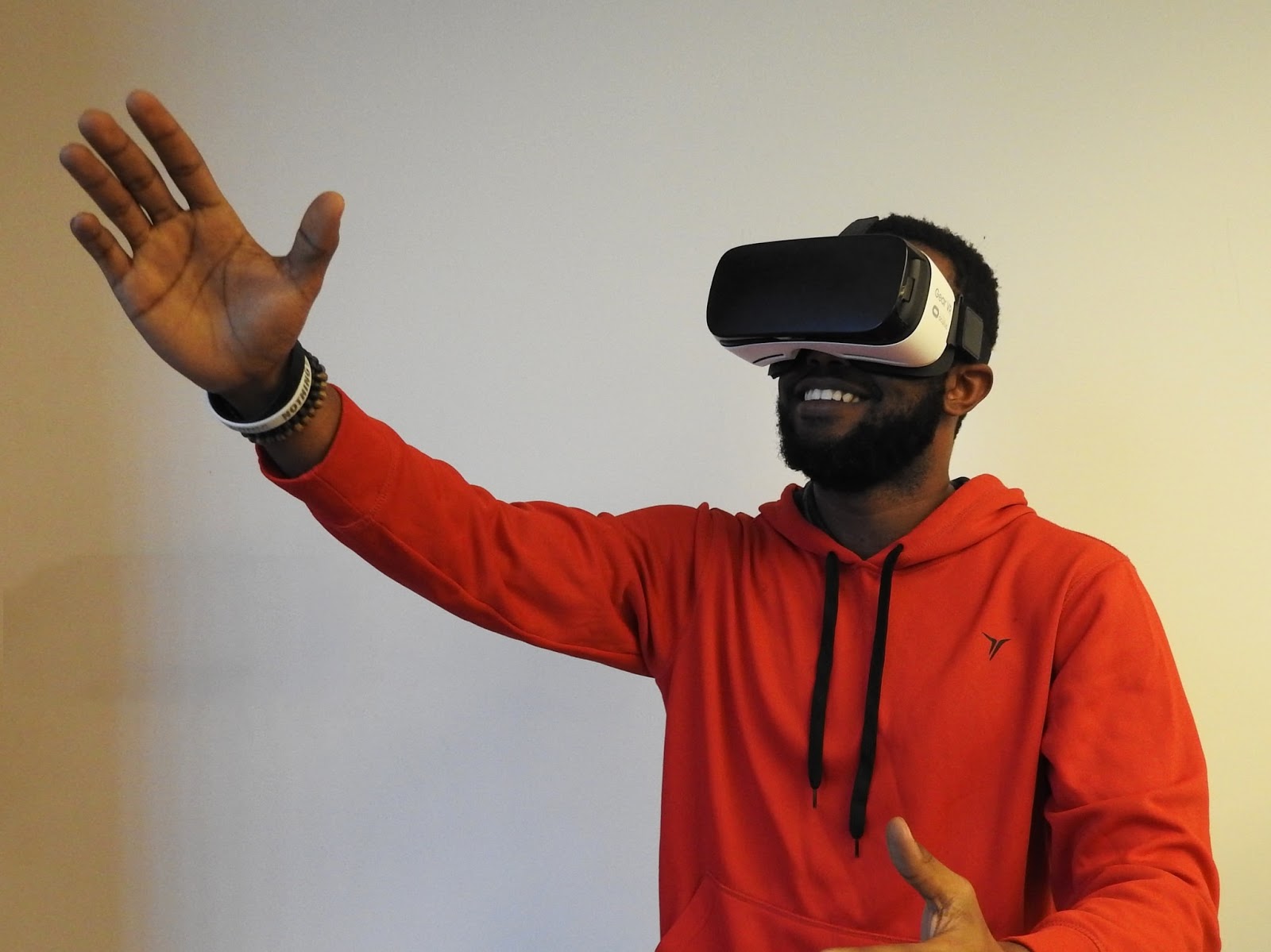 Virtual Reality Headsets Can Damage Eyesight A Developer Warns!