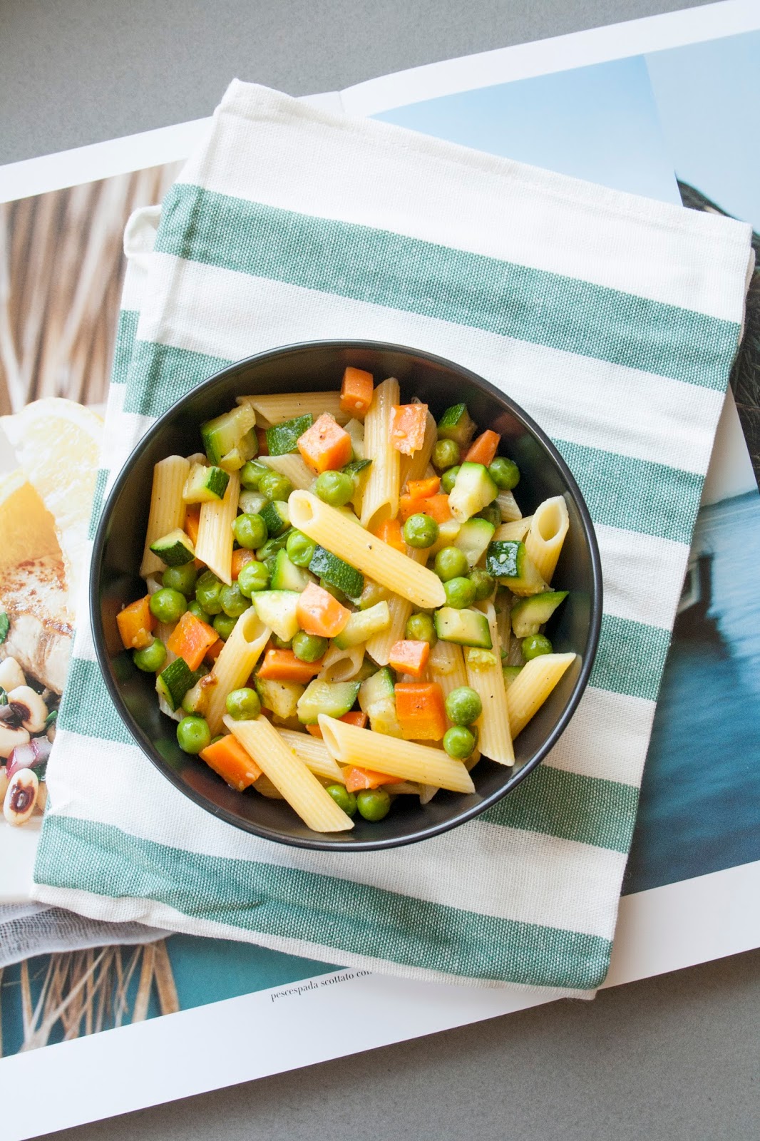 Pasta con piselli, carote e zucchine Ricetta ed ingredienti dei