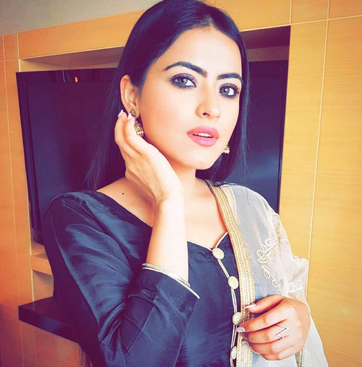 Wallpapers | Images | Picpile: Simi Chahal HD Latest Pics | Images