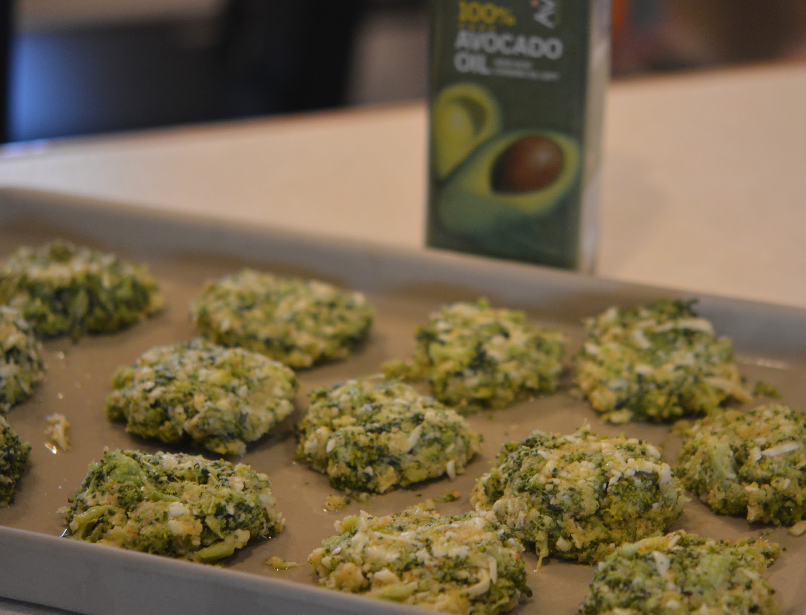 GLUTEN FREE HUGS & COOKIES XO OVEN FRIED BROCCOLI BITES WITH AVOCADO