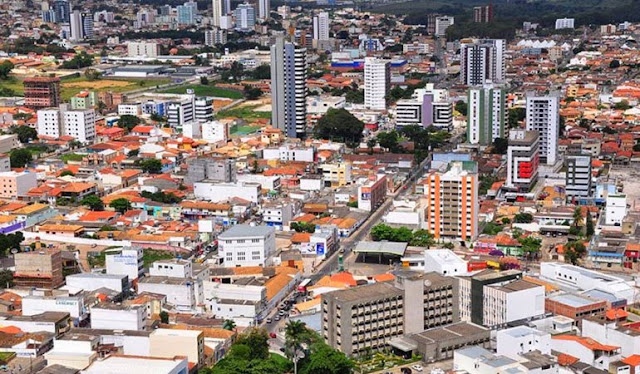 Homem invade garagem, atira contra jovens e mata dois adolescentes em Conquista