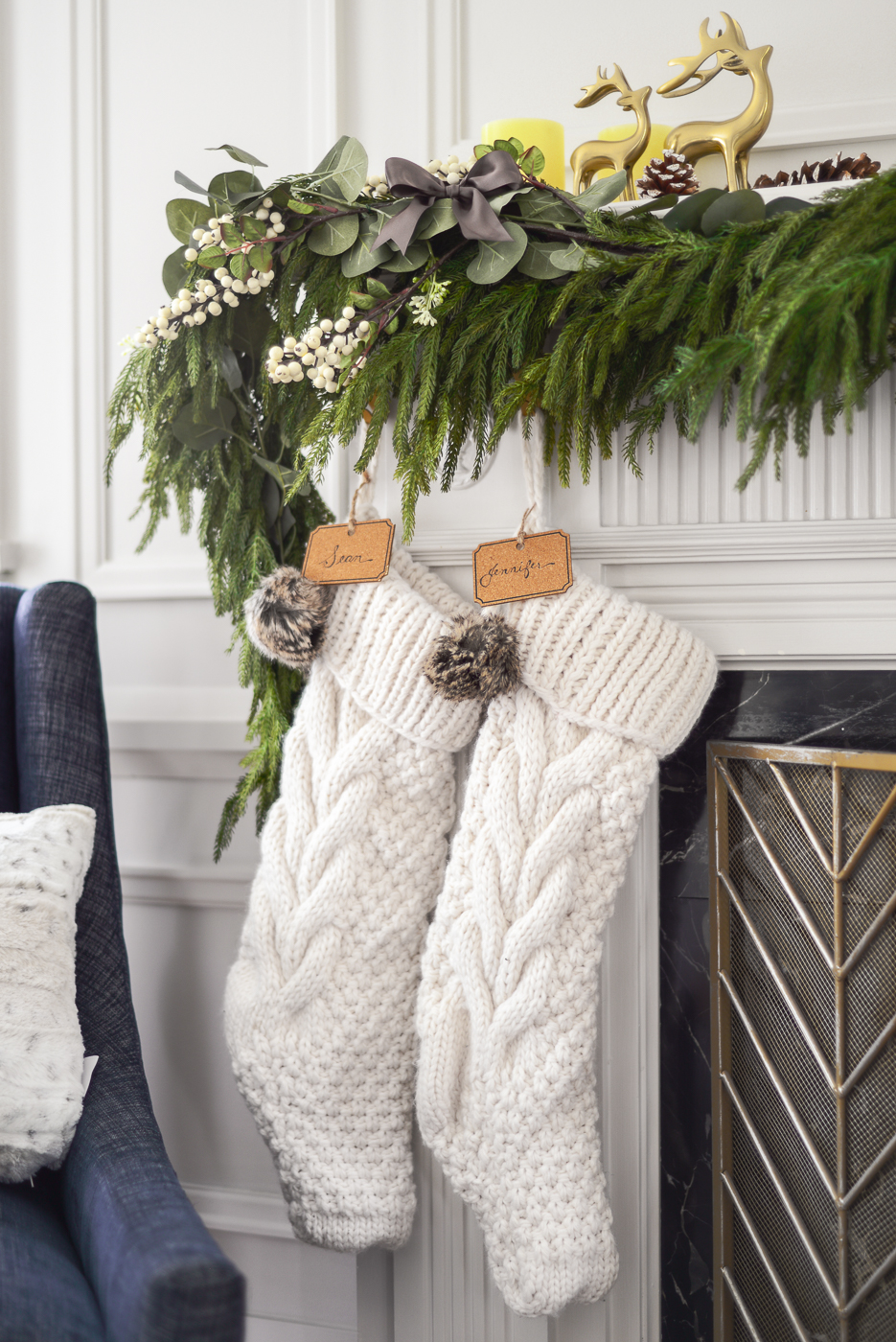 elegant Christmas mantel, elegant Christmas mantle, traditional Christmas mantel decor