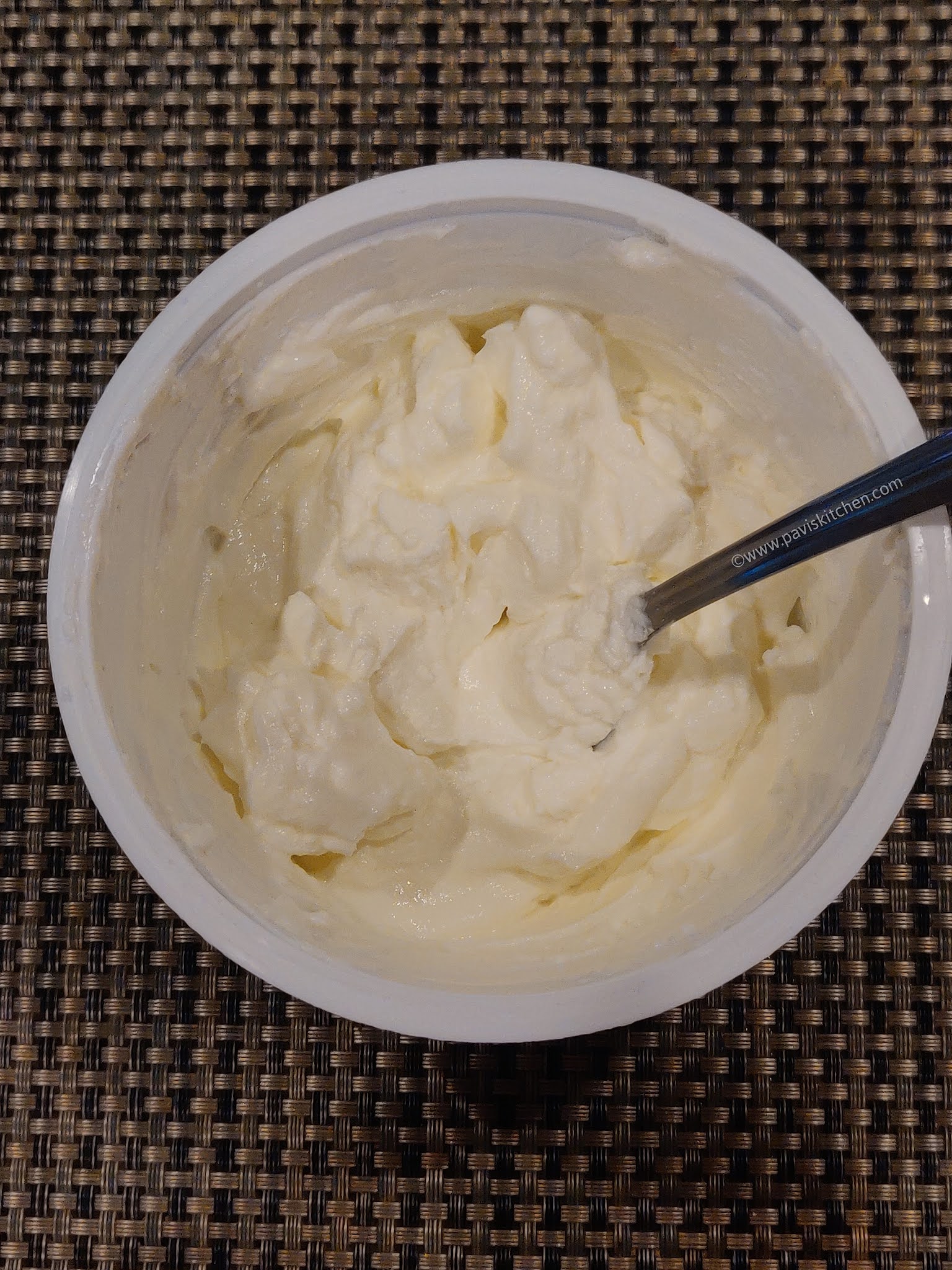 Shrikhand recipe | Gujarati shrikhand sweet | Kesar elaichi shrikhand - greek yogurt