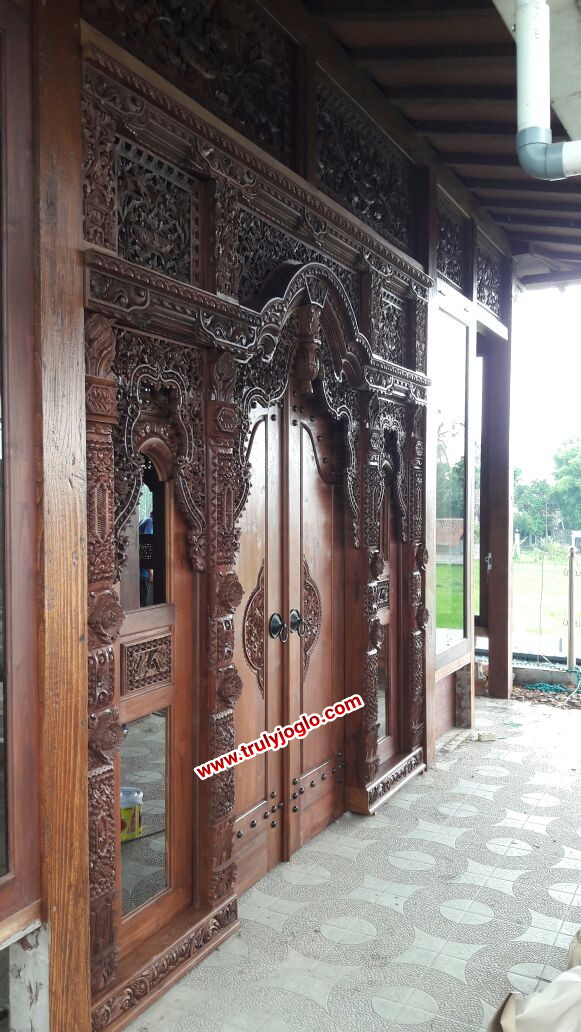 Rumah Cantik Model Joglo Gebyok Ukir Kudus soko 25cm jati lawas.