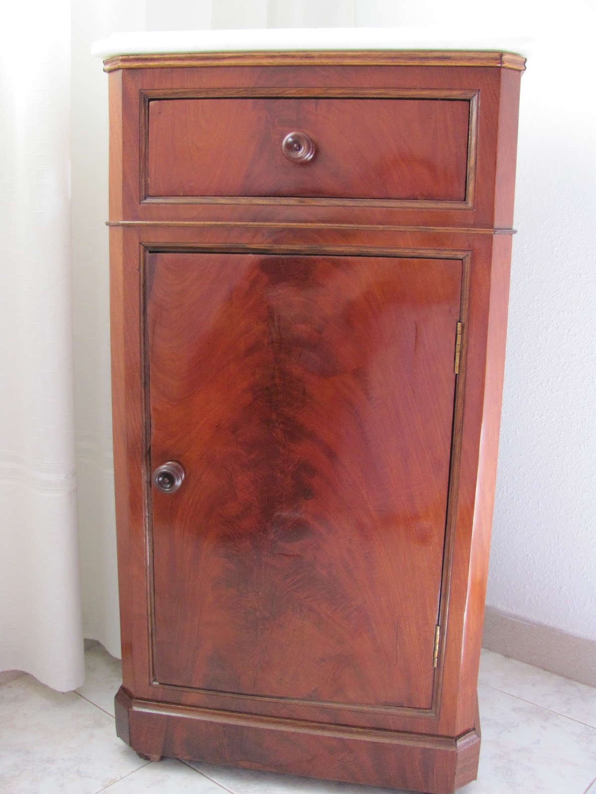 CONSERVACIÓN PREVENTIVA Y RESTAURACIÓN DE MUEBLES: MESILLA DE NOCHE