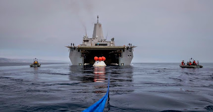 TEST VERSION OF ORION SPACECRAFT FLOATS