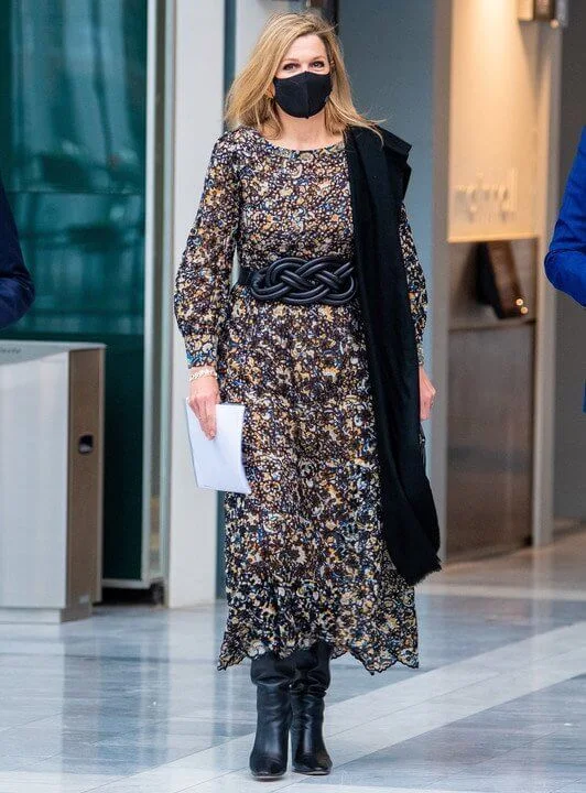 Antik Batik Khero dress. Queen Maxima wore an embroidered openwork long dress from Antik Batik