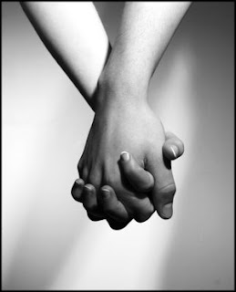 Ljubavne Slike: Šetnja uz držanje za ruke