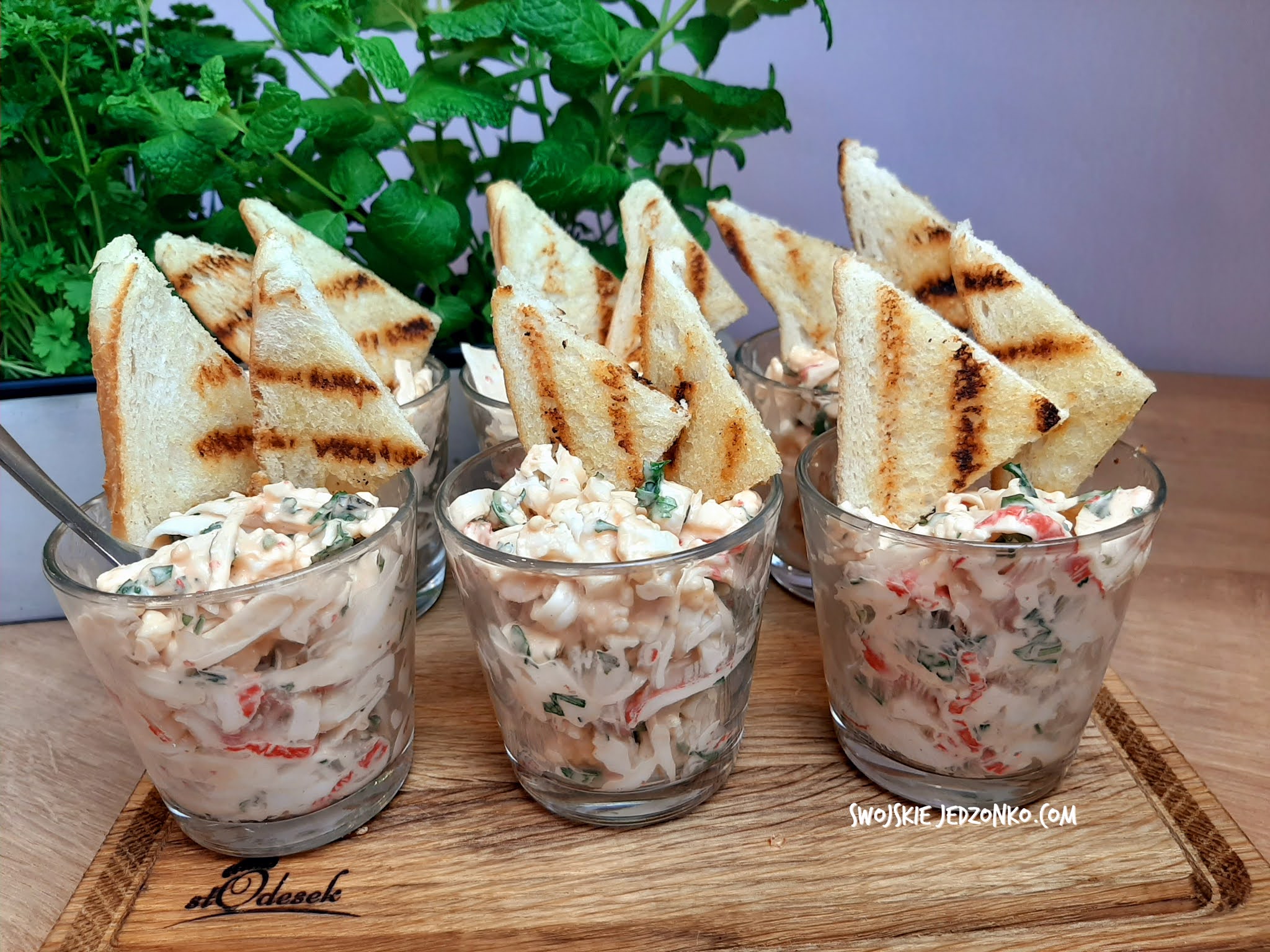 Szybka sałatka z paluszków surimi Swojskie jedzonko