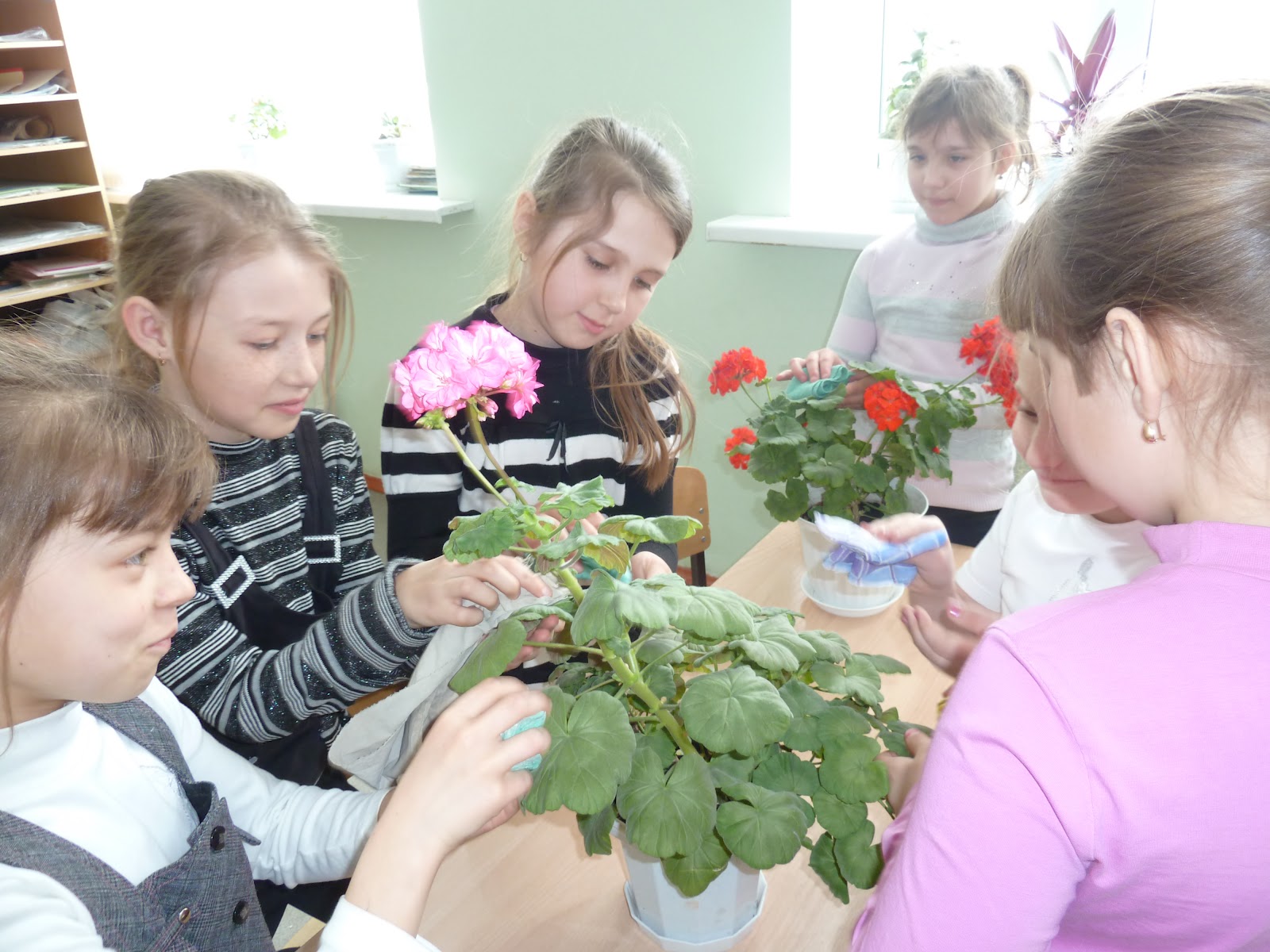 Наша дружная семья: 17 марта, 2012 года. Генеральная уборка класса.