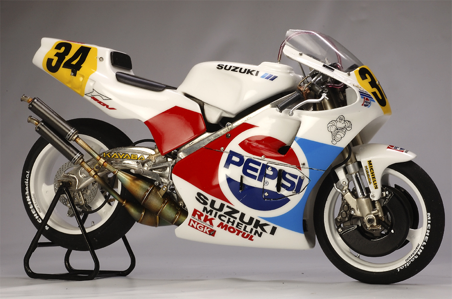 Racing Scale Models Suzuki RGV 500 Γ K.Schwantz 1989 by Utage Factory House Racing Scale Models Suzuki RGV 500 Γ K.Schwantz 1989 by Utage Factory House